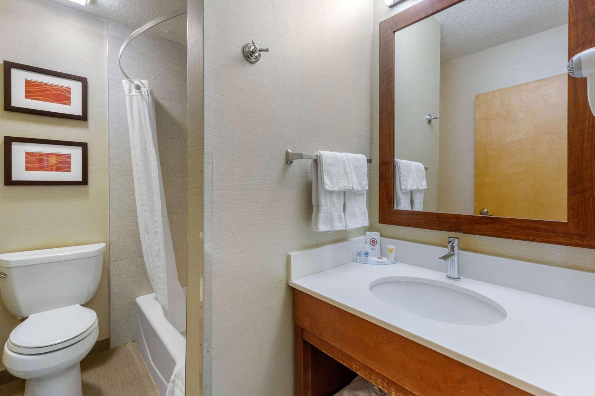 Comfort Inn Trolley Square Rutland Exterior foto